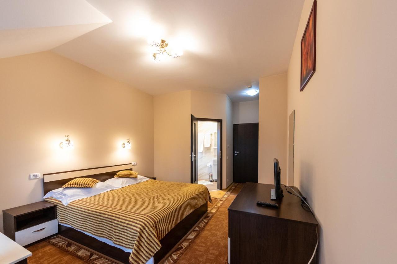 Pension Master Sinaia Buitenkant foto