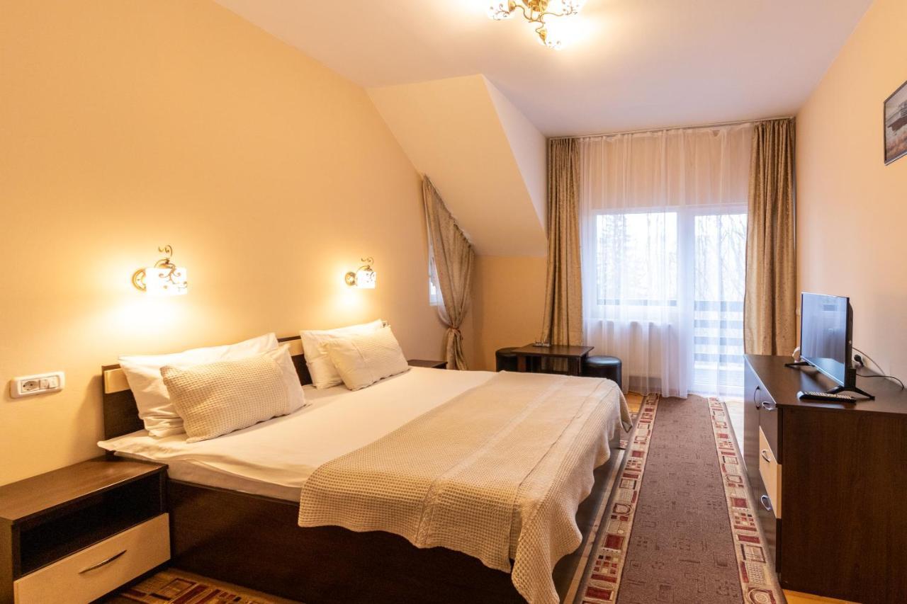 Pension Master Sinaia Buitenkant foto