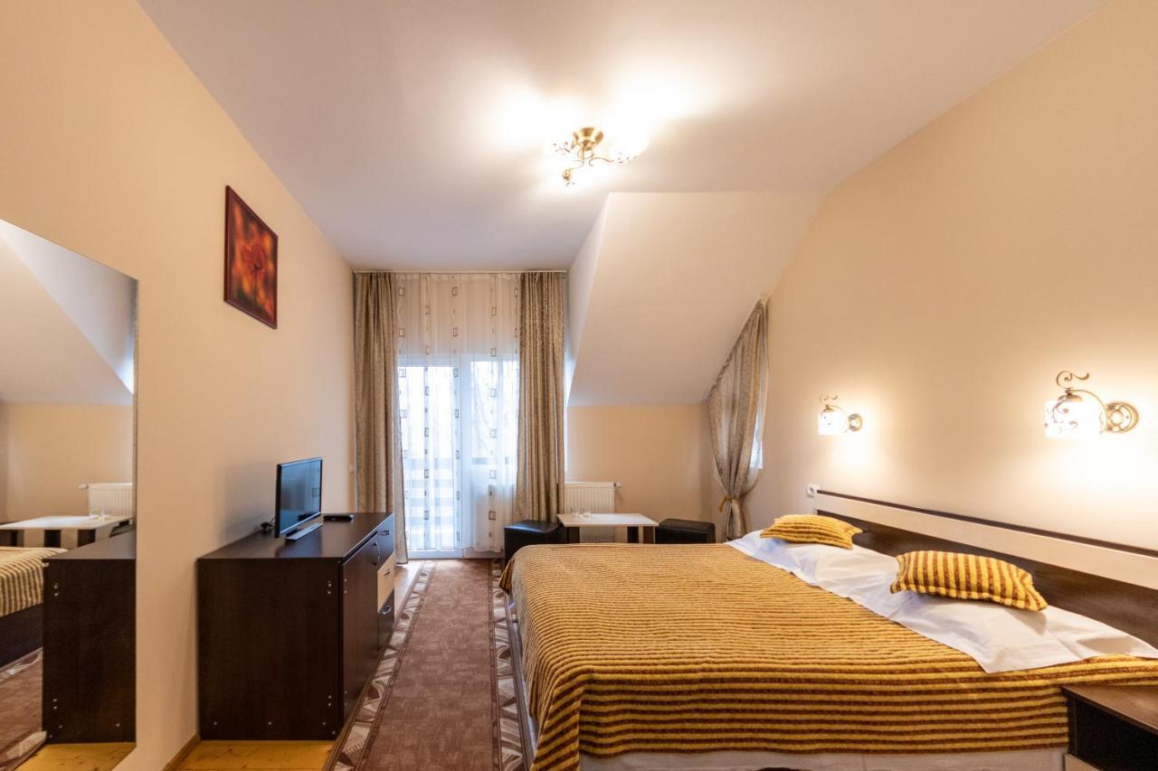 Pension Master Sinaia Buitenkant foto